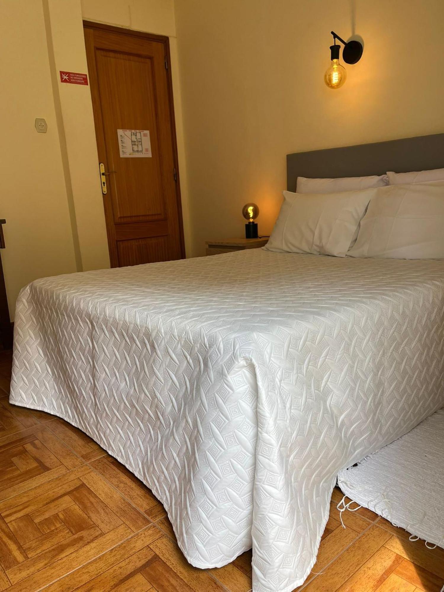 Romeu Bed and Breakfast Quarteira Exteriör bild